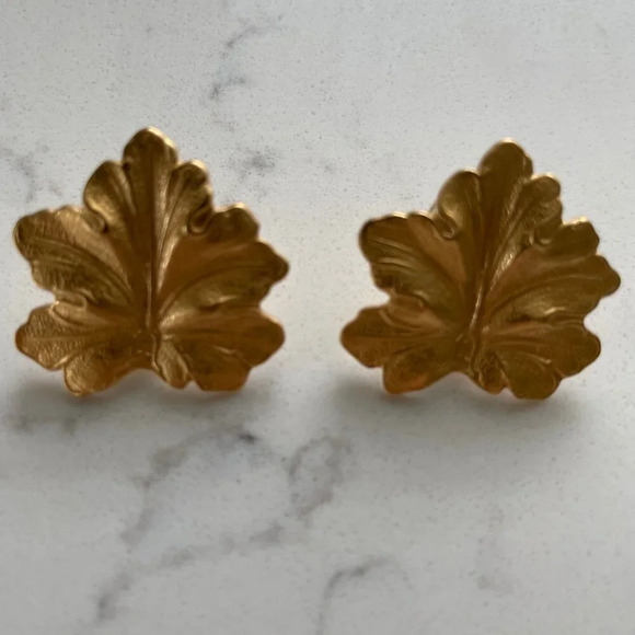 Carolee Gold Tone Metal Stamped Leaf Pierced Earrings Gold Sz OS - Picture 2 of 6